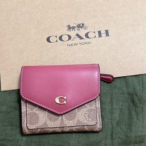 NWOT COACH wyn small wallet in signature canvas and pink/ purple leather